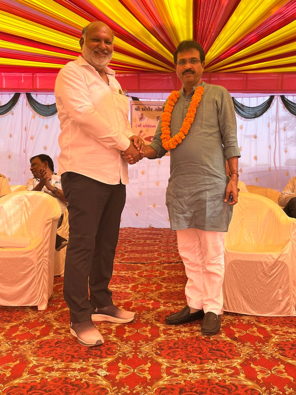 મુખ્ય મહેમાન સાથે